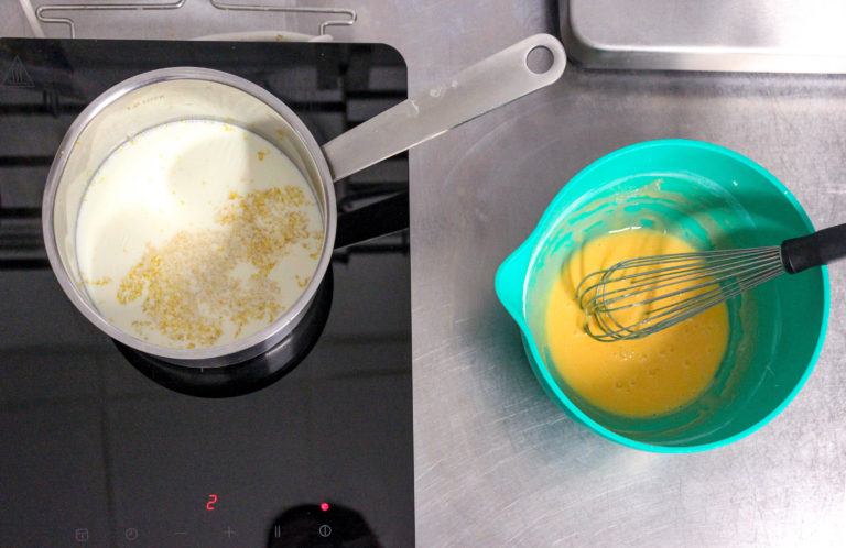 Girelle di sfoglia con crema e uvetta - crema 1