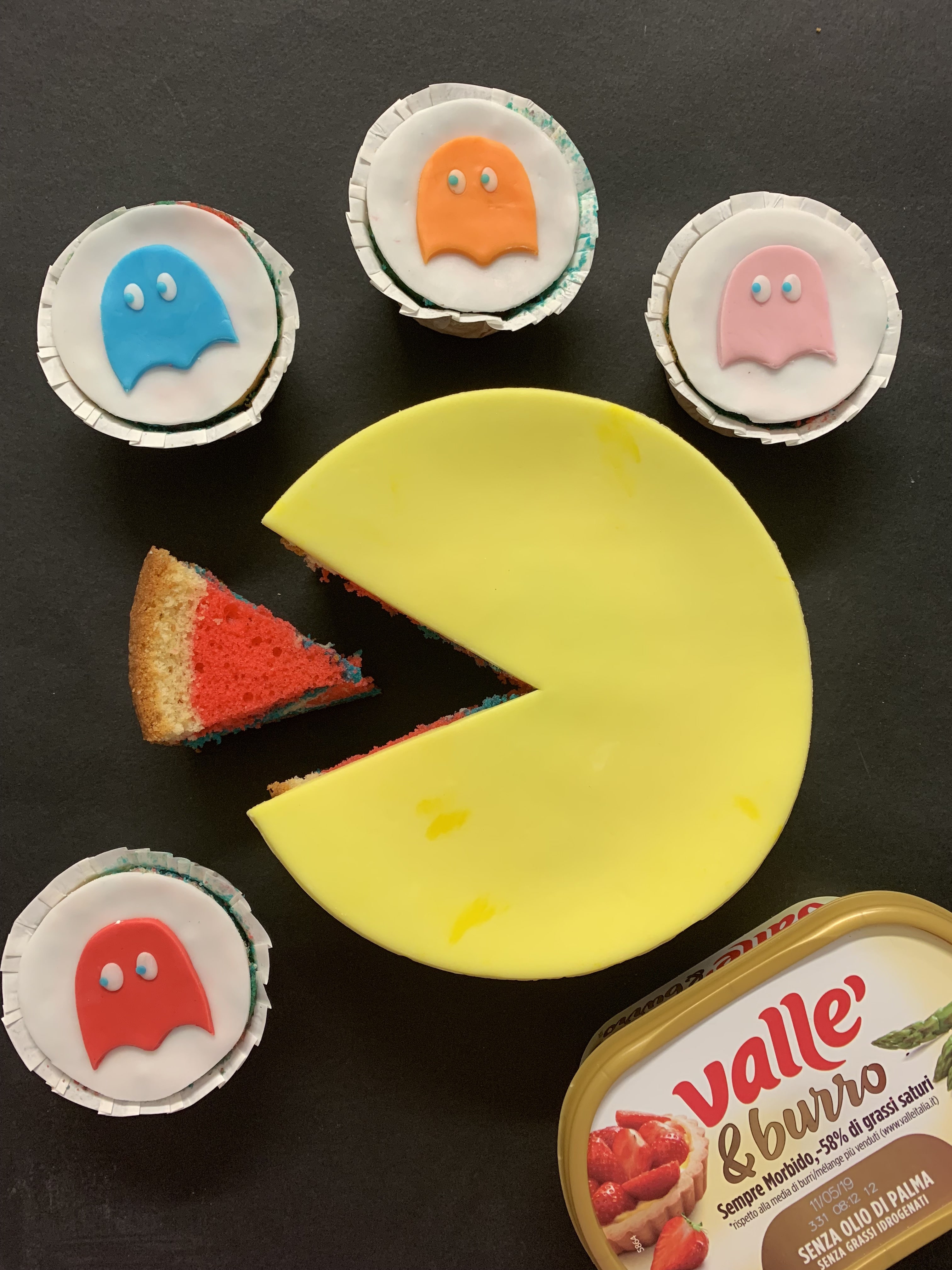 Torta Pac-man con Cupcakes Fantasmini