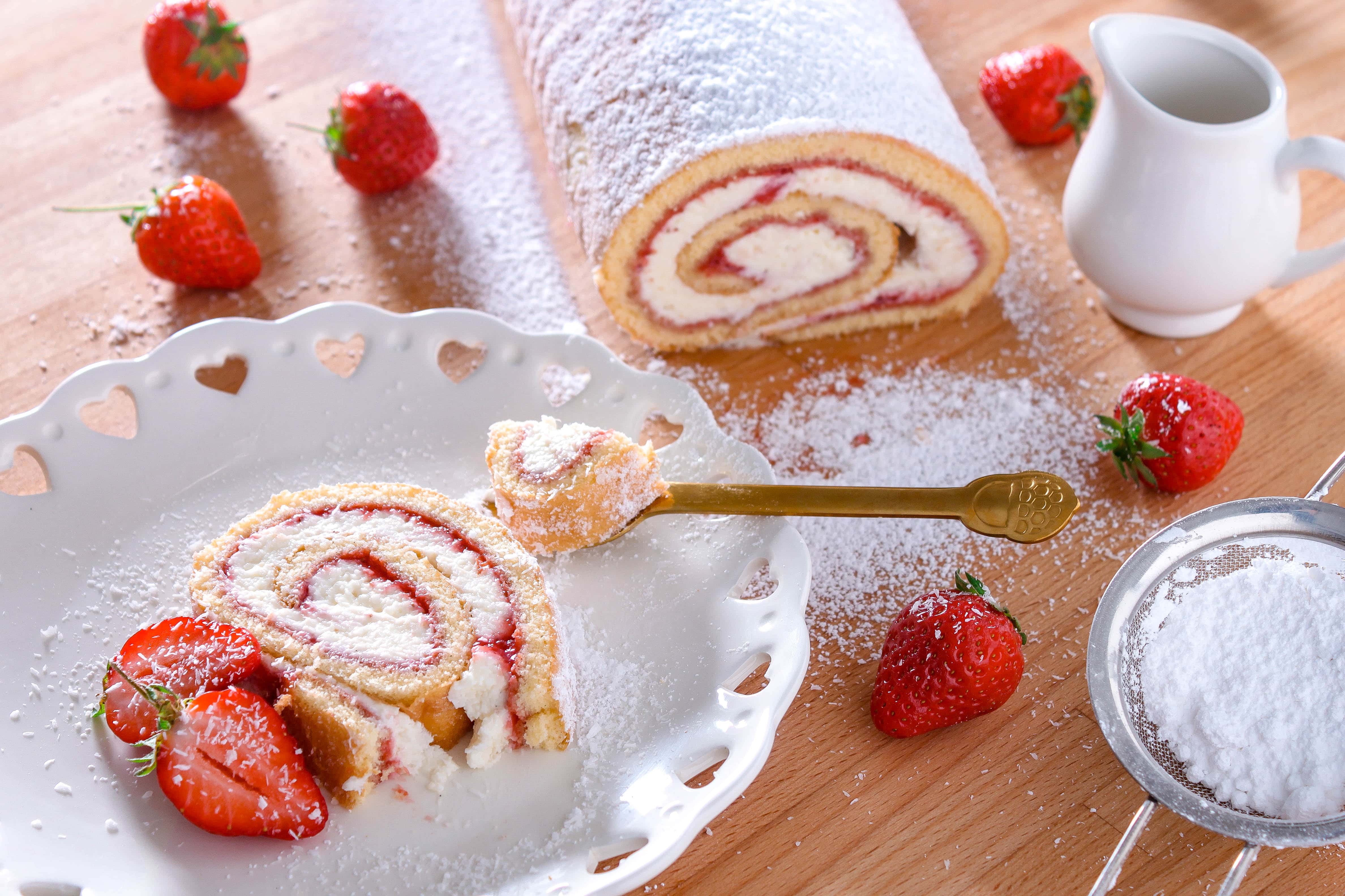Rotolo alle fragole e cocco