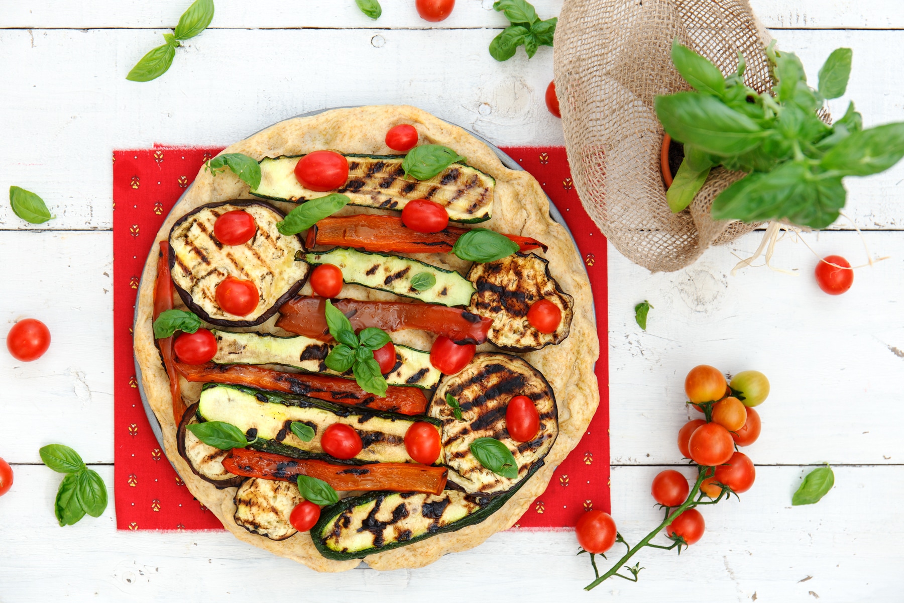 Focaccia morbida alle verdure estive grigliate – 100% Veg