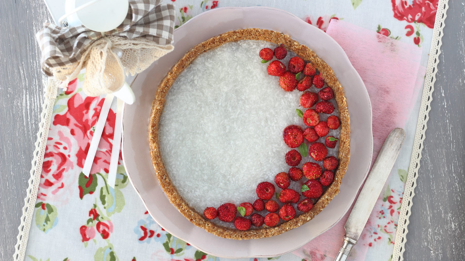Torta fredda al cocco e fragole