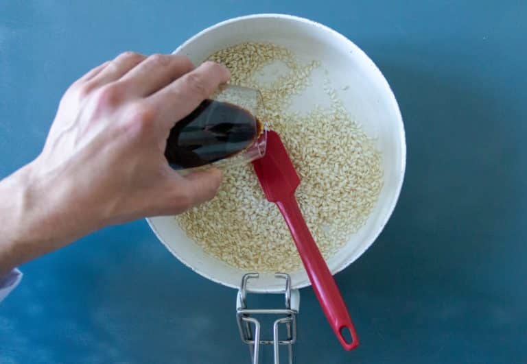 Risotto agli asparagi, vino rosso e pecorino - Step 1