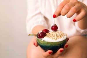 yogurt e ciliegie