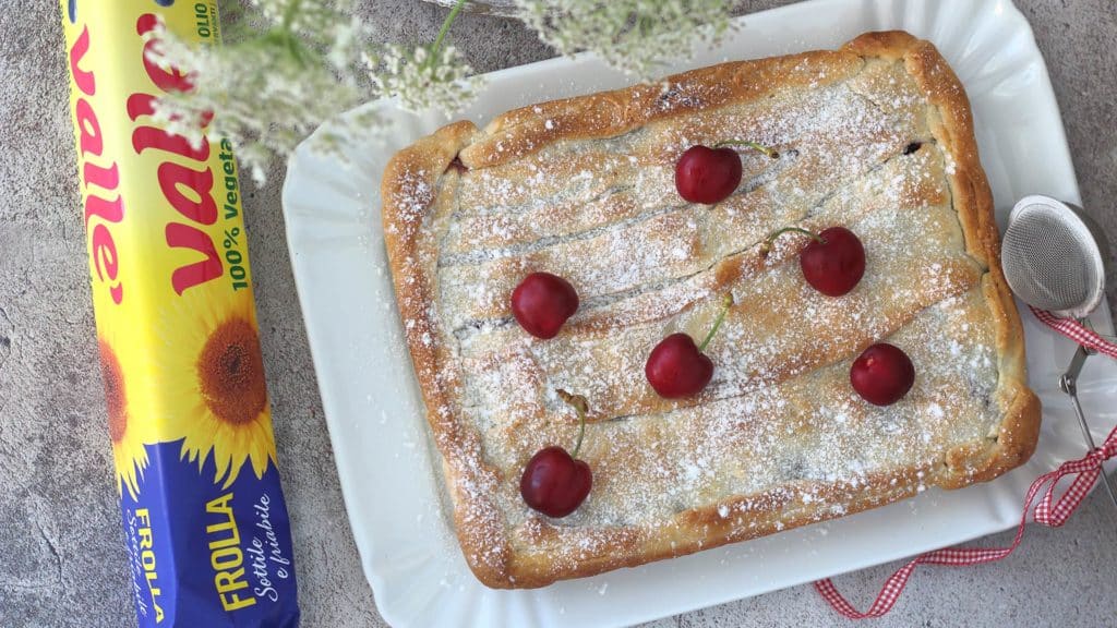 Torta scendiletto alle ciliegie