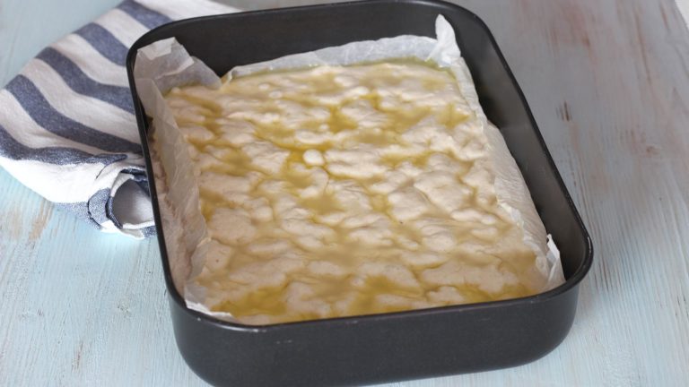 Focaccia soffice senza impasto alle verdure 7