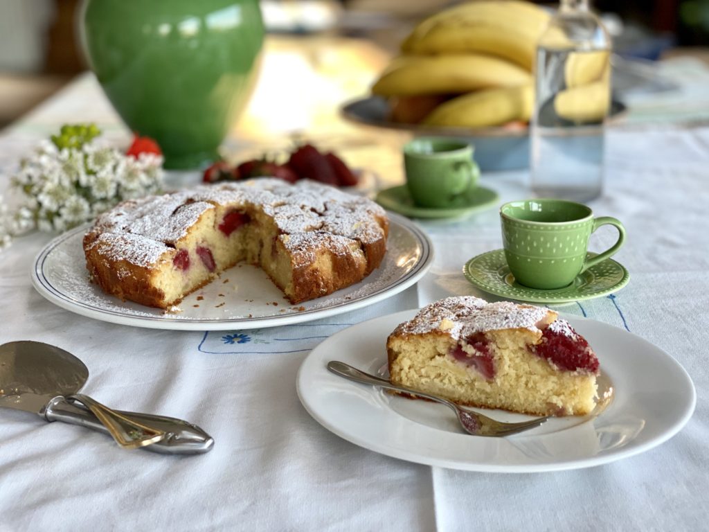 Torta soffice mele e fragole