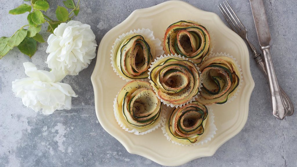 Rose di sfoglia salate con patate e zucchine