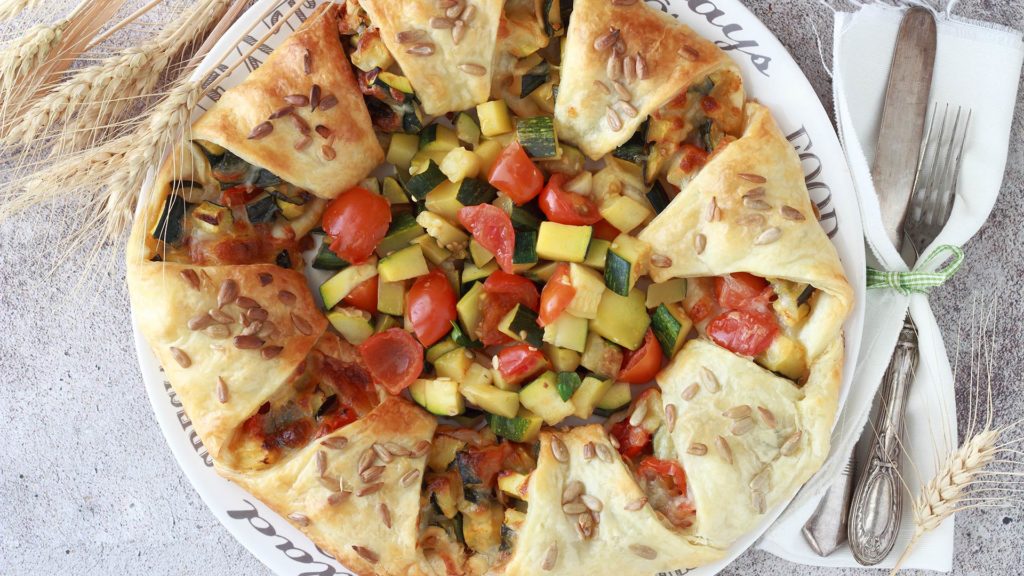Ciambella salata di sfoglia con verdure