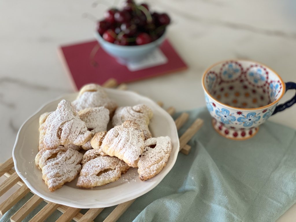 Sfogliatine semplici ricotta e marmellata di arance