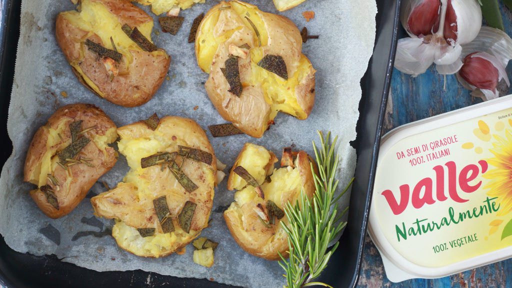Patate schiacchiate al forno