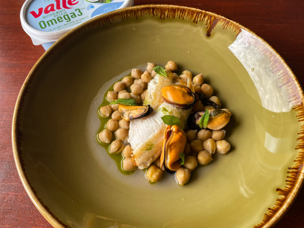 Pesce persico arrosto, guazzetto di ceci, cozze e mentuccia