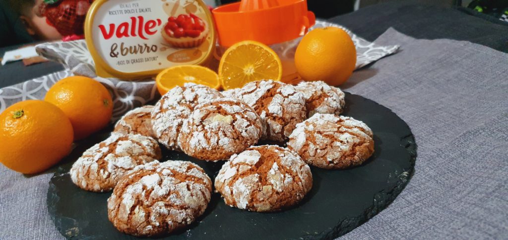 Biscotti morbidi al cioccolato e arancia