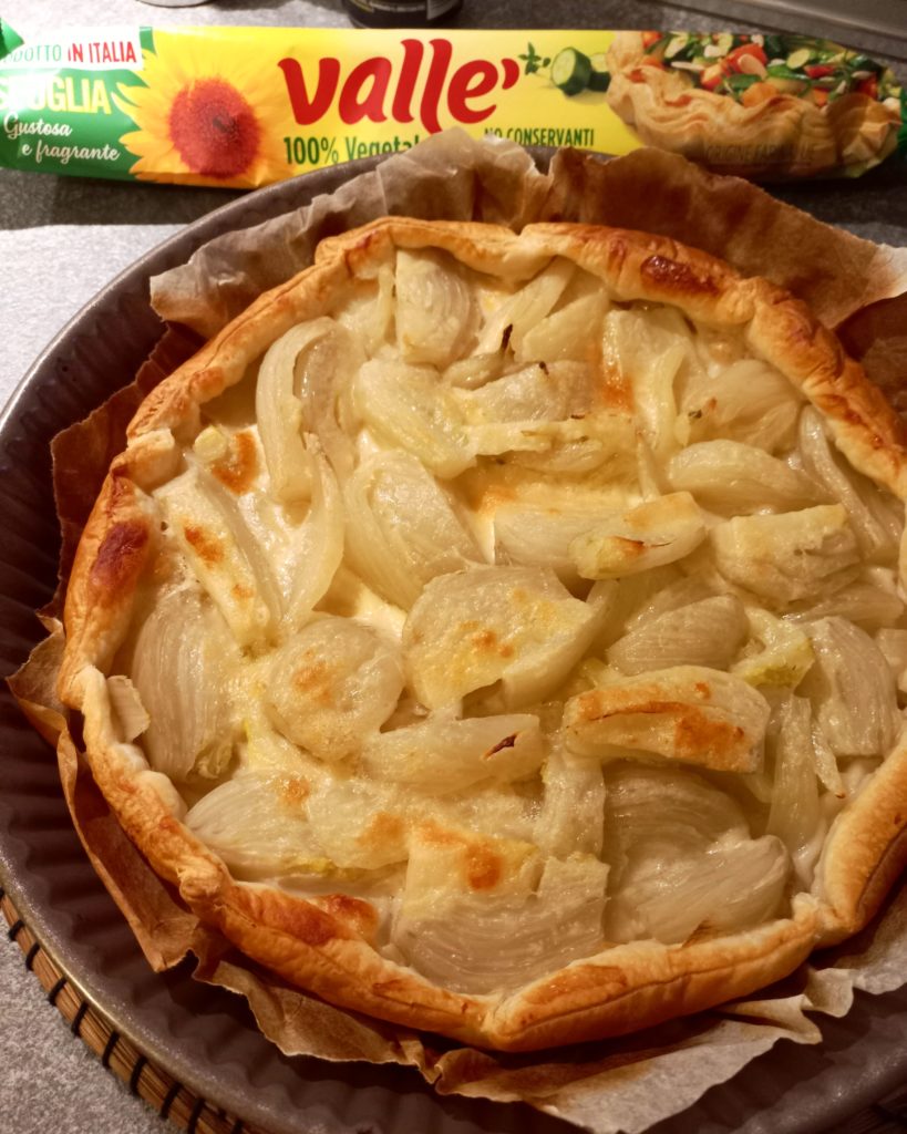 Torta salata con finocchi e stracchino vegan