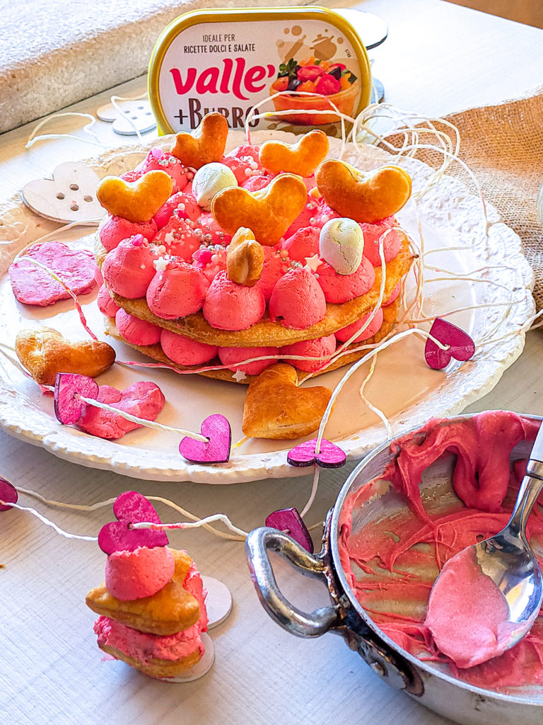 Millefoglie di San Valentino con frosting