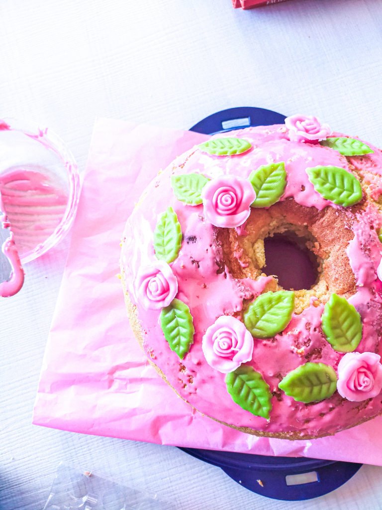 Chiffon cake petali di rose