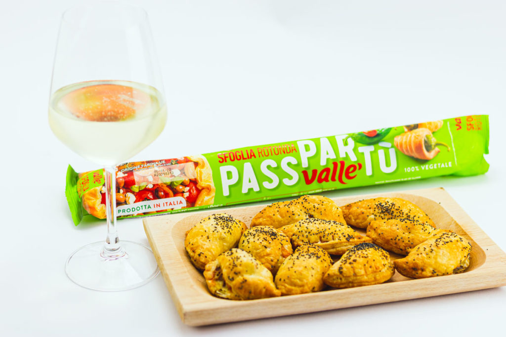 Mini calzoni con pomodori secchi e tonno