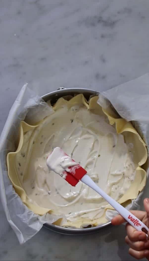torta salata con pomodori e formaggio