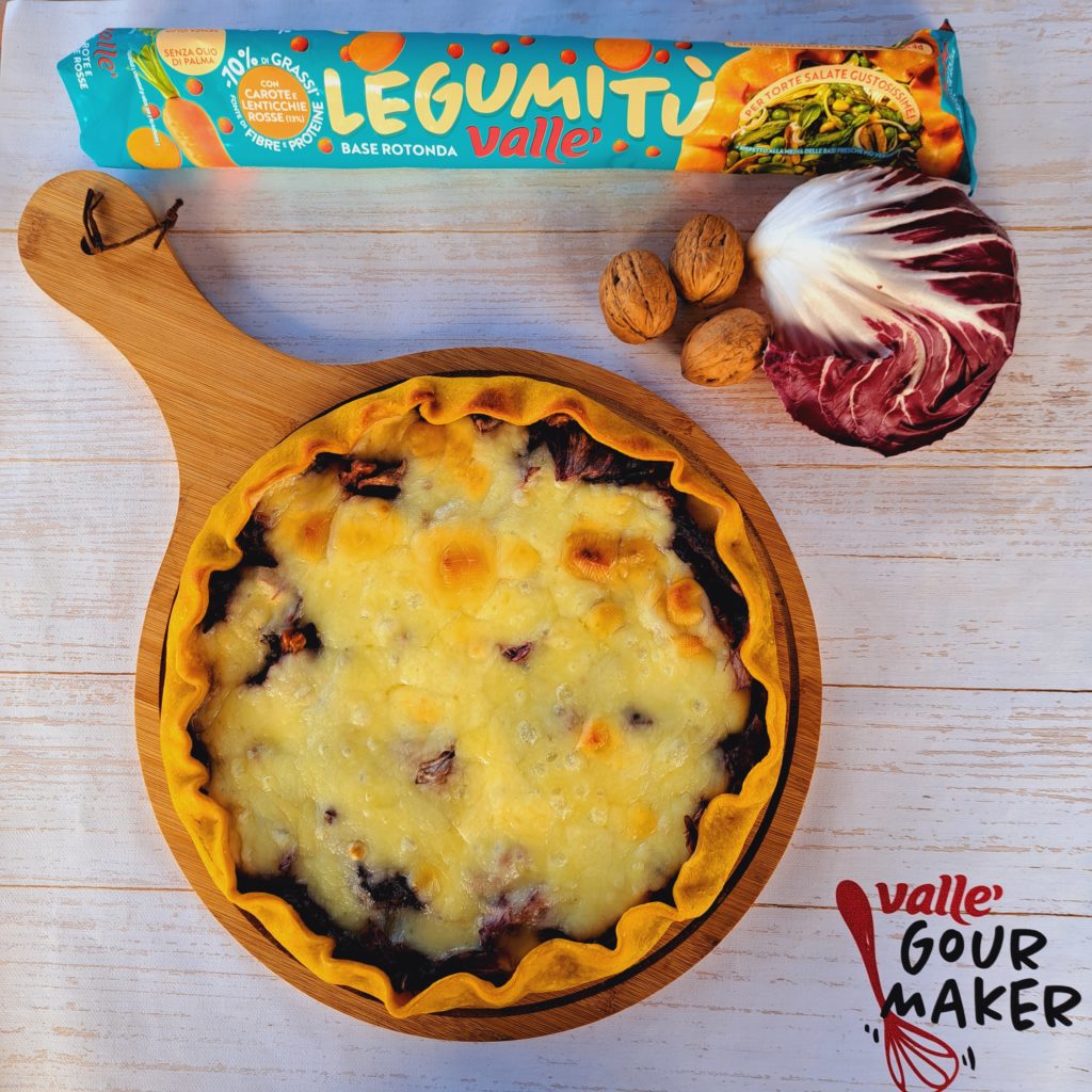 Torta salata con radicchio noci e Asiago