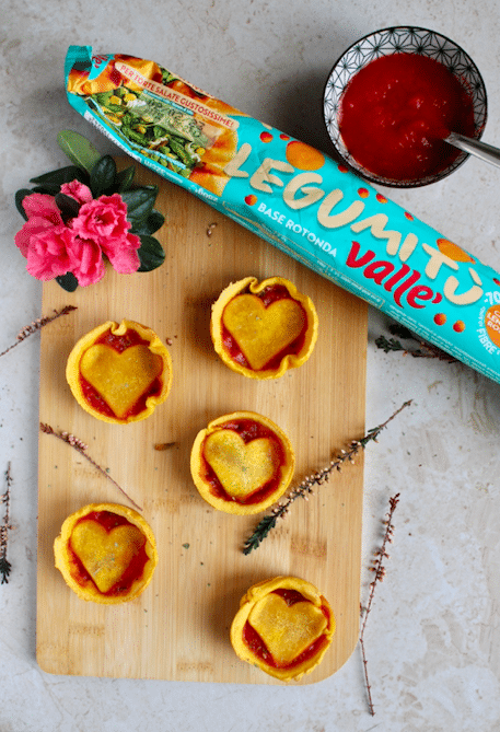 Tortine salate con pomodoro e olive